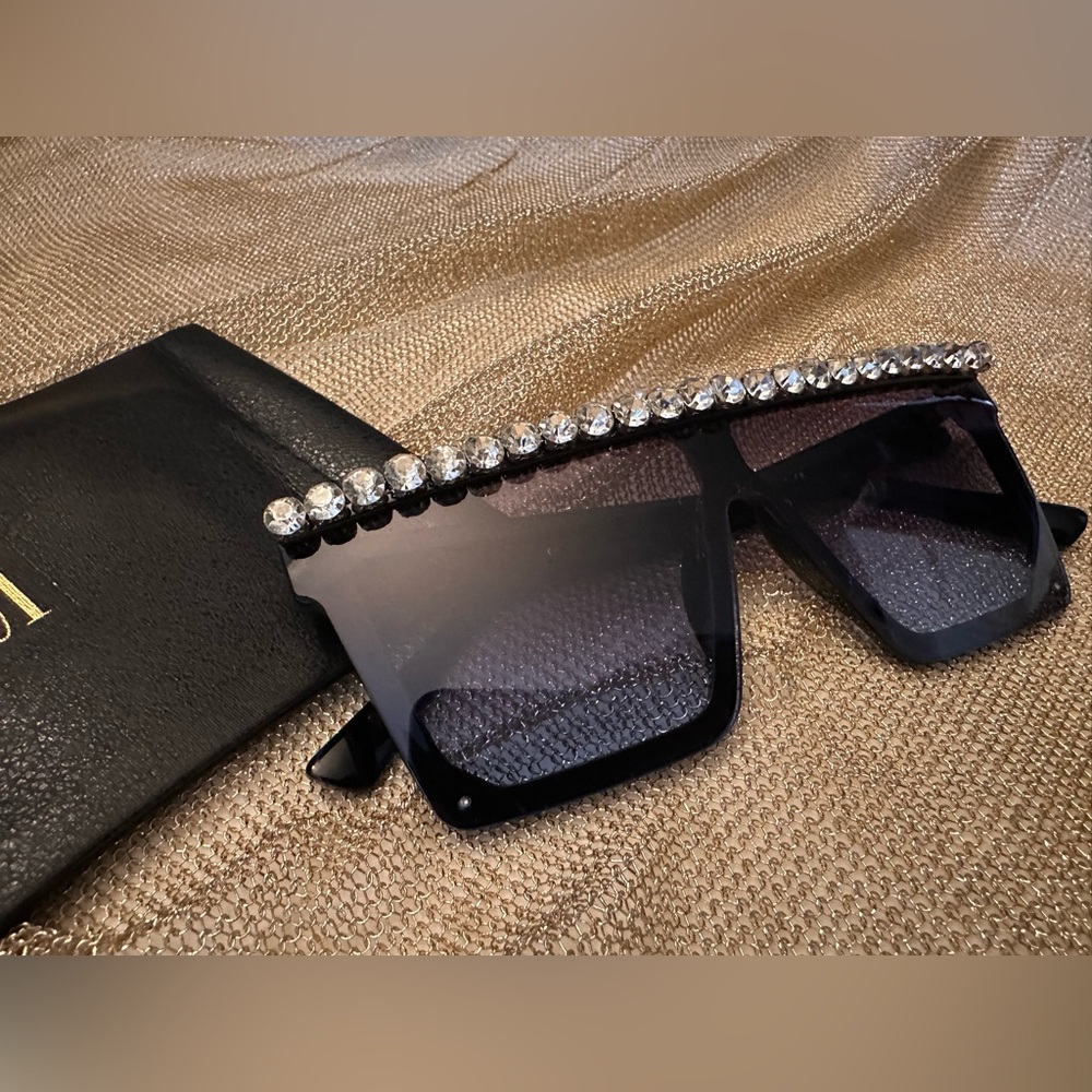 Rhinestone flat top sunglasses w/ case
